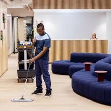 Professional office cleaner in Boston